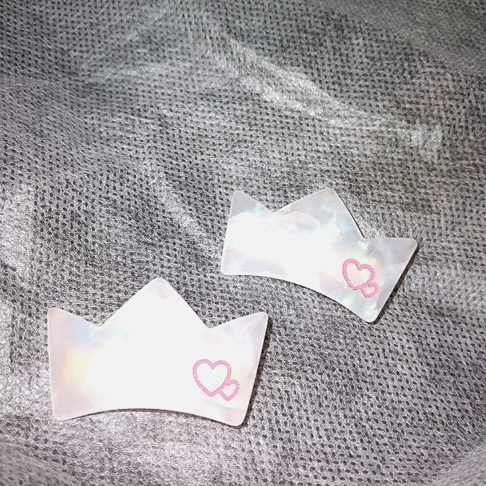 Pink crown hair clips